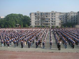 参加授牌仪式大会的全体学生